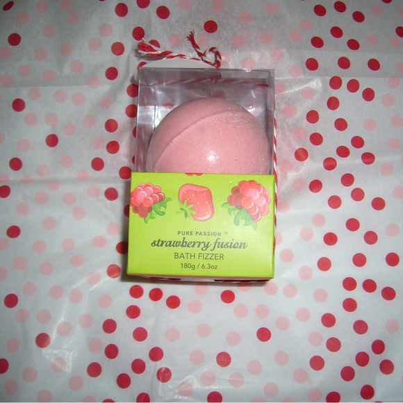 Strawberry Fusion Bath Fizzer - Picture 3 of 3